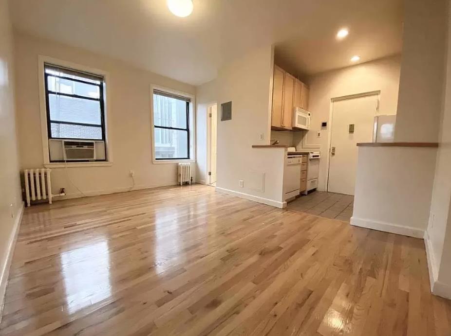411 West 45th Street, #9