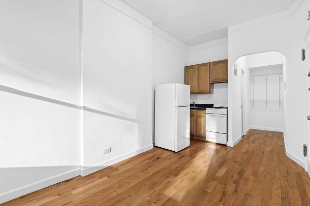 348 East 81st Street, #1A New York, NY  10028