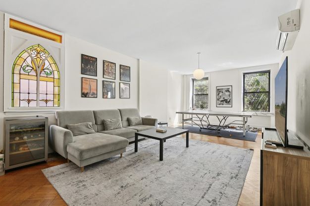51 East 7th Street, Apt 3 New York, NY  10003